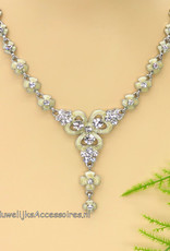 Prachtige Swarovski kristal halsketting met geëmailleerde details