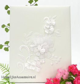 Ivoor gastenboek met witte bloemen