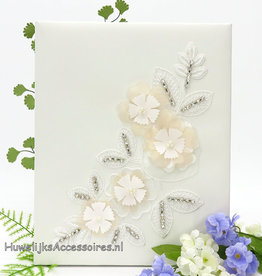 Ivoor gastenboek met beige bloemen