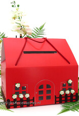 Rode 'huisje' enveloppendoos versierd met witte bloemen
