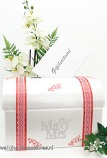 Mr & Mrs receptie enveloppendoos versierd met koraal en zilver