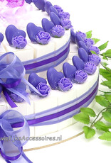 Disney Bruiloft bedankjes taart met violet roosjes en paars hartjes