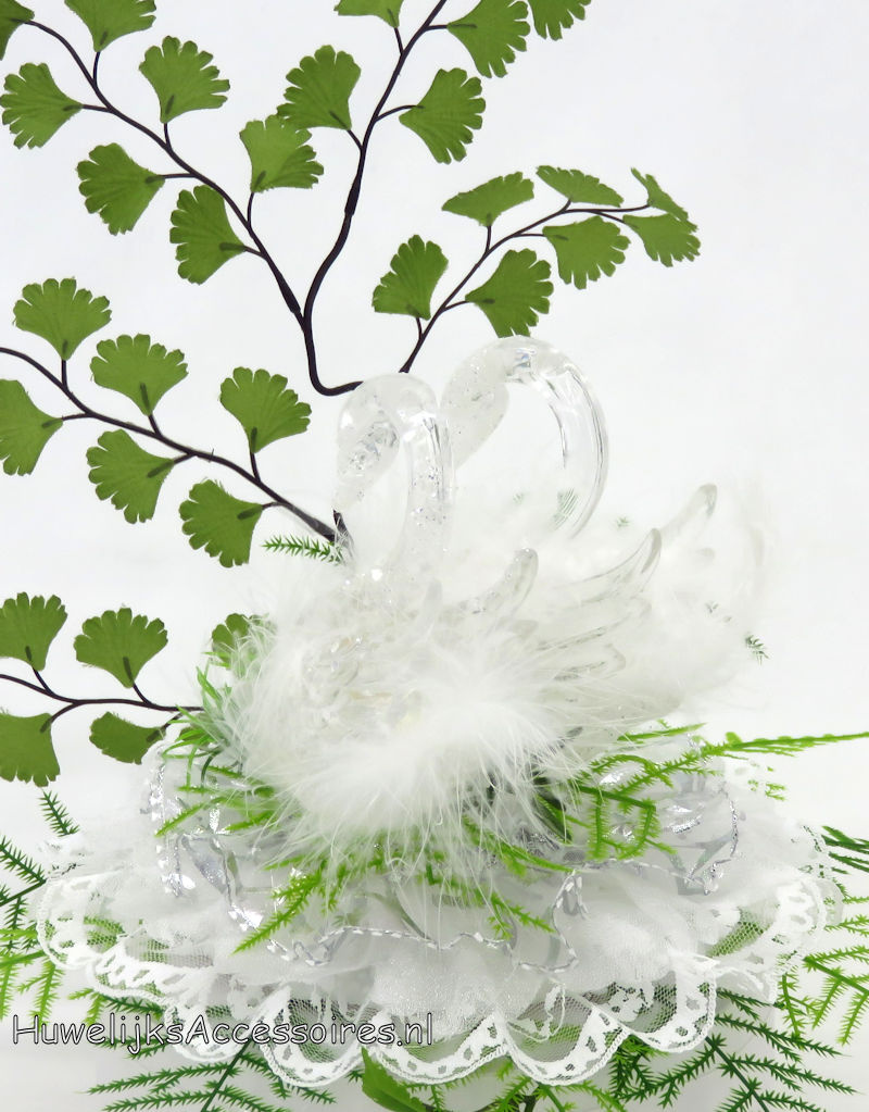 Prachtige wit doorzichtige zwanenpaar taarttopper met veren