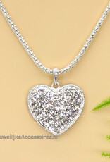 Schitterende zilveren halsketting met strass hart pendant