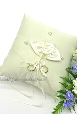 Mooie vierkantige satijnen bruids ringkussen ecru