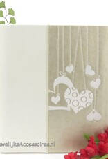 Luxe gastenboek met leuke geborduurde hartjes