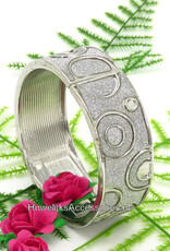 Slavenarmband zilverkleurig, versierd met strass steentjes