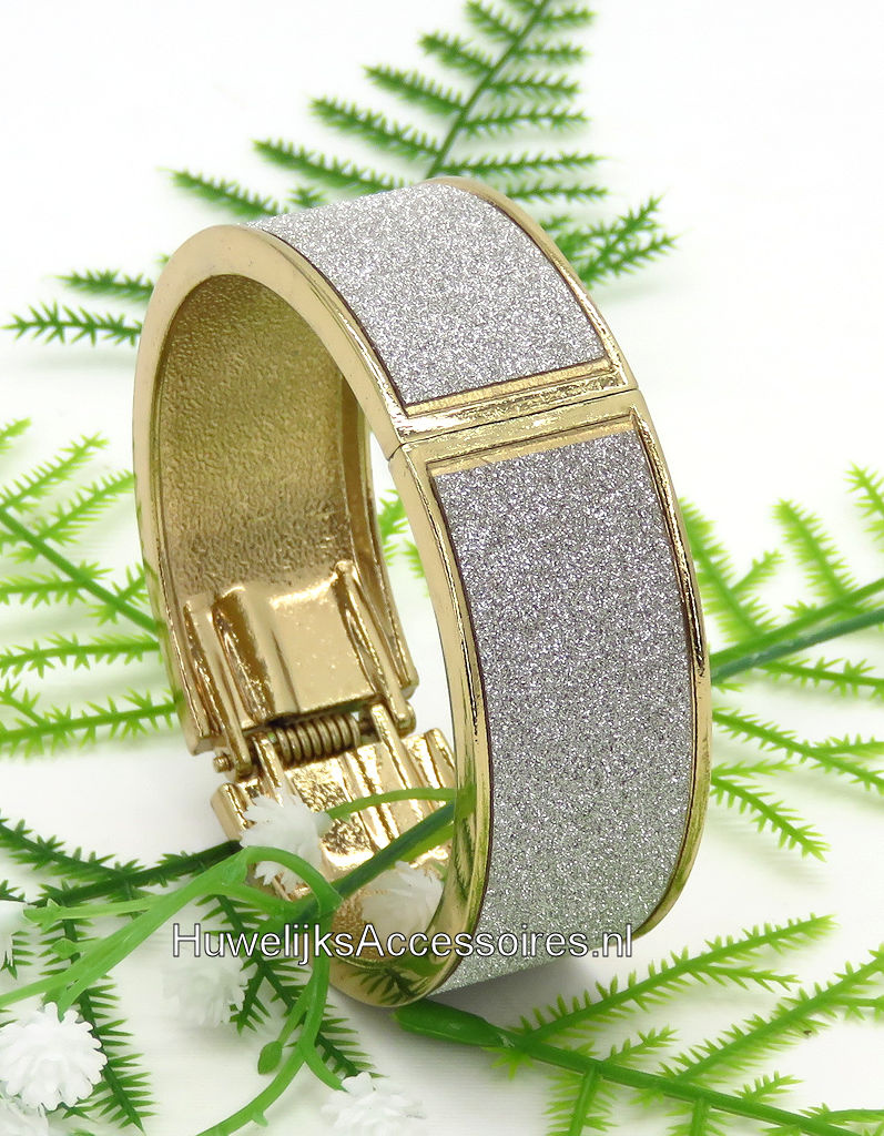 Prachtige rosé goud armband versierd met strass steentjes
