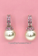 Prachtige licht roze parel en roze strass oorbellen