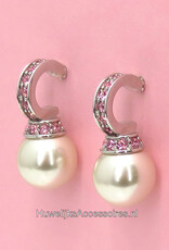 Prachtige licht roze parel en roze strass oorbellen