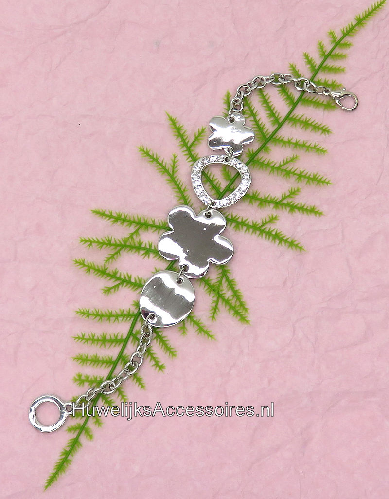 Zilver armband met bloemen en strass stenen