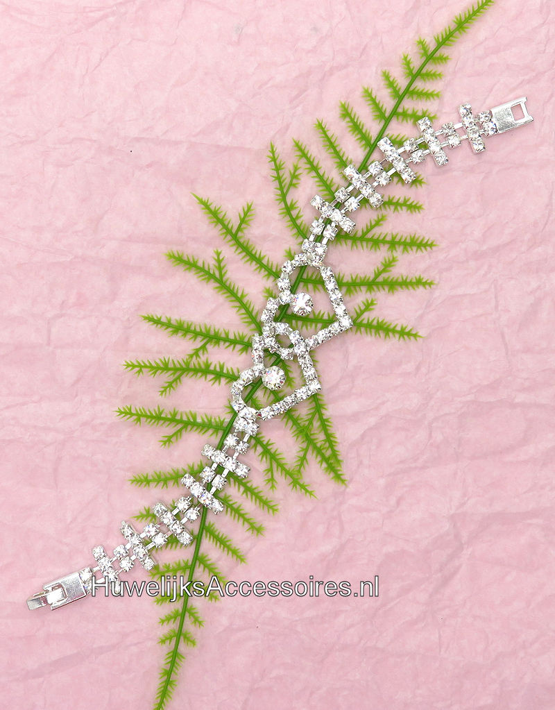 Zilver armband met 2 strass stenen harten