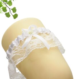Witte bruids kousenband met een witte strikje