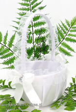 Witte bloemenmandje bekleed met witte satijn en organza