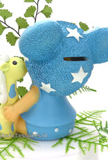 Een leuke blauwe baby beeldje met een speelpop