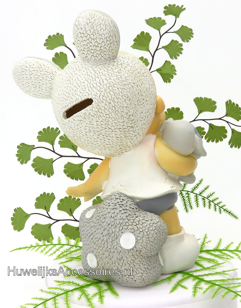 Leuke schattige taarttopper baby met een knuffel