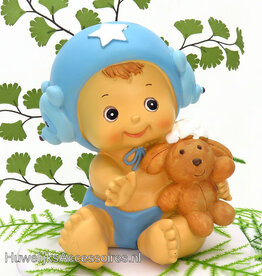 Baby jongetje met een knuffel beertje