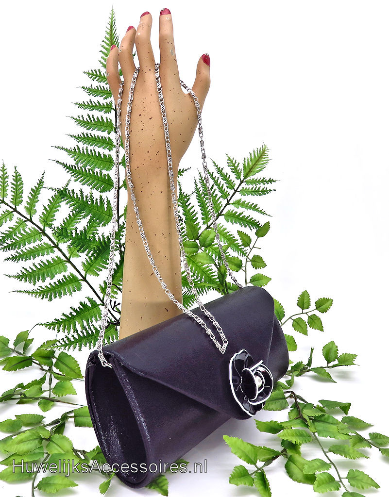 Elegante zwarte uitgangtasje met zwarte roos
