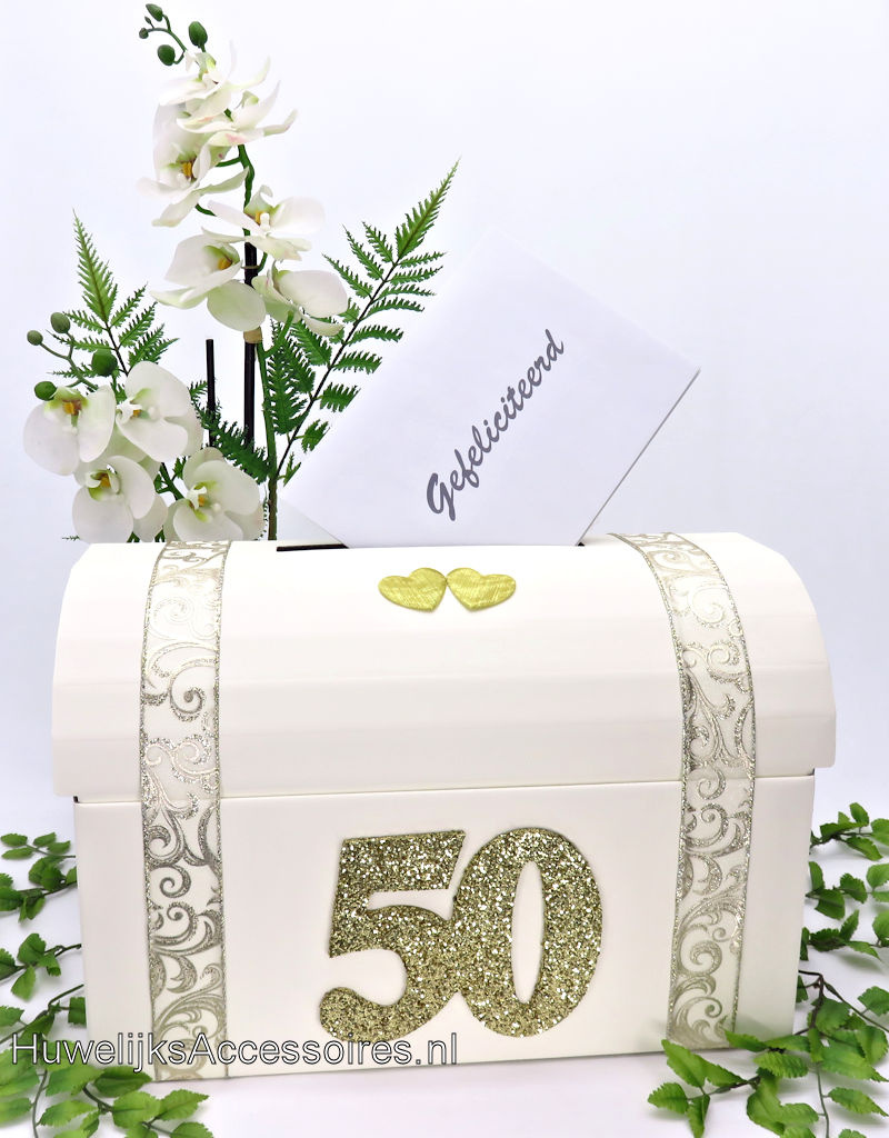 Gouden jubileum enveloppen box versierd met gouden lint