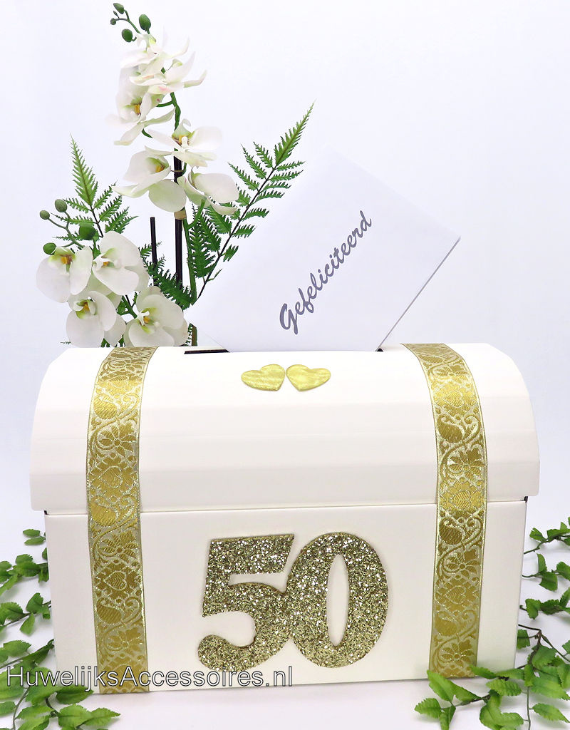 Gouden bruiloft enveloppendoos versierd met gouden lint