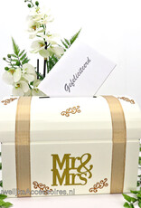 Mr & Mrs bruiloft enveloppendoos versierd met koper lint