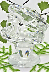 Kristallen oesterschelp met 2 ringen op pedestal