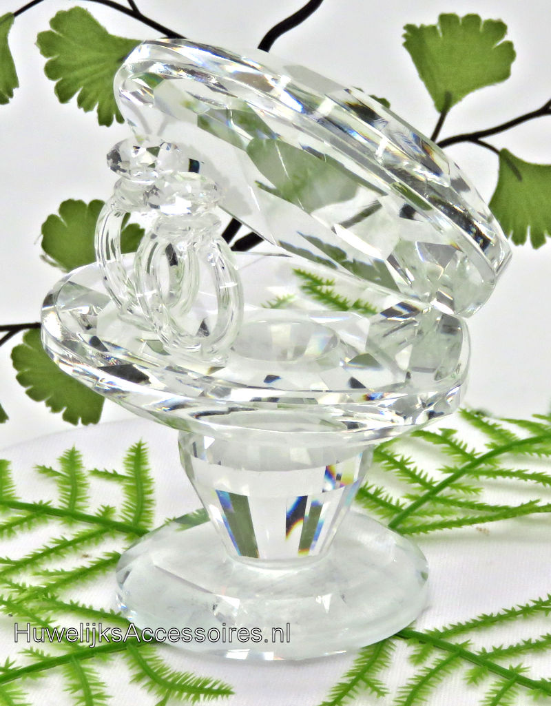 Kristallen oesterschelp met 2 ringen op pedestal