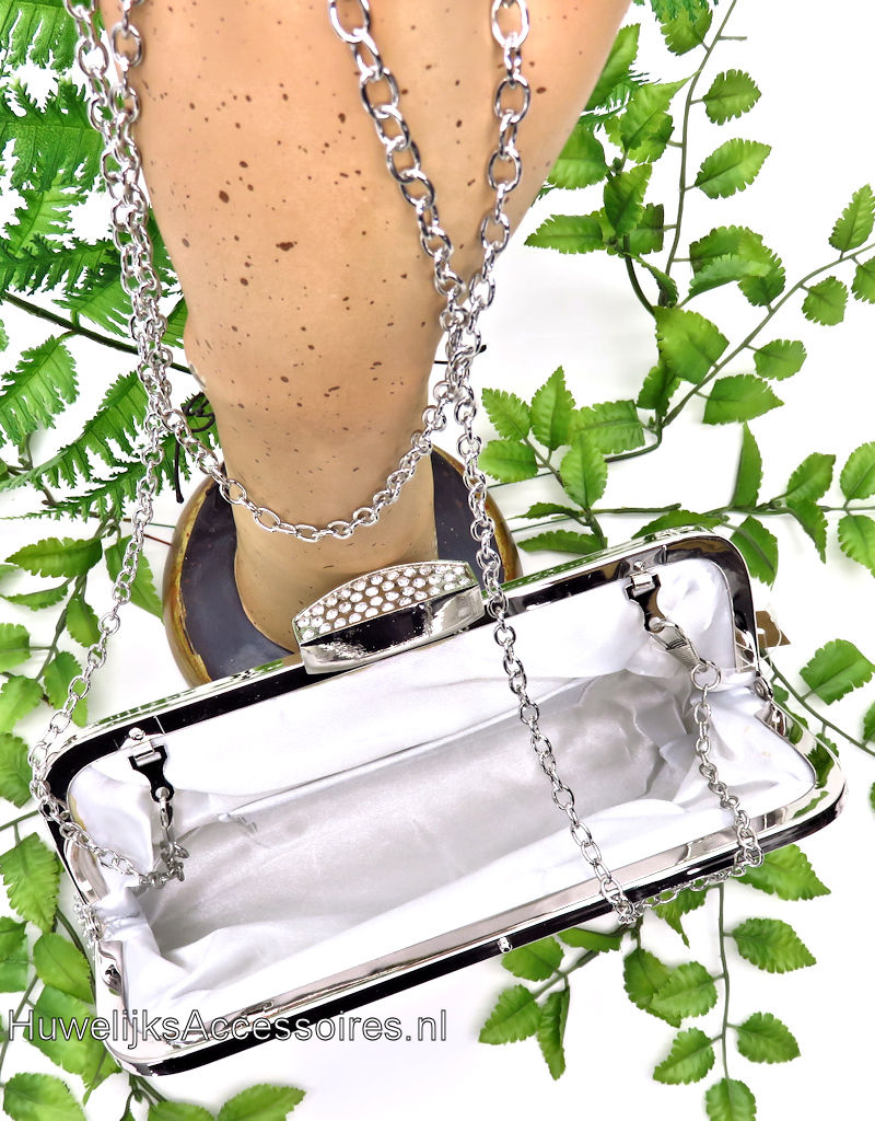 Mooie fonkelende zilverkleurige bruidstasje met strass stenen