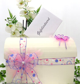 Crème enveloppendoos versiert met een grote strik