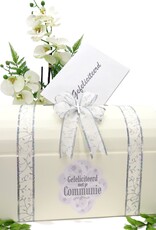 Communie enveloppendoos versierd met wit en zilver lint