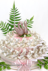 Huwelijks bedankjes taart versierd met duivenparen