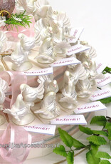 Huwelijks bedankjes taart versierd met duivenparen