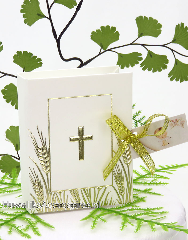 Communie bijbel als bedankje versierd met gouden lint