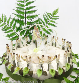 Huwelijk taart bruidspaar met bloemen