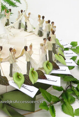 Bruiloft bedankjes taart met bruidsparen met bloemen