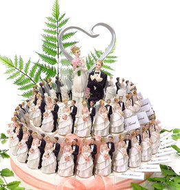 Huwelijk taart versierd met bruidsparen