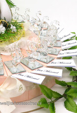 Zeer mooie bruiloft bedankjes taart met glazen zwanen op spiegels