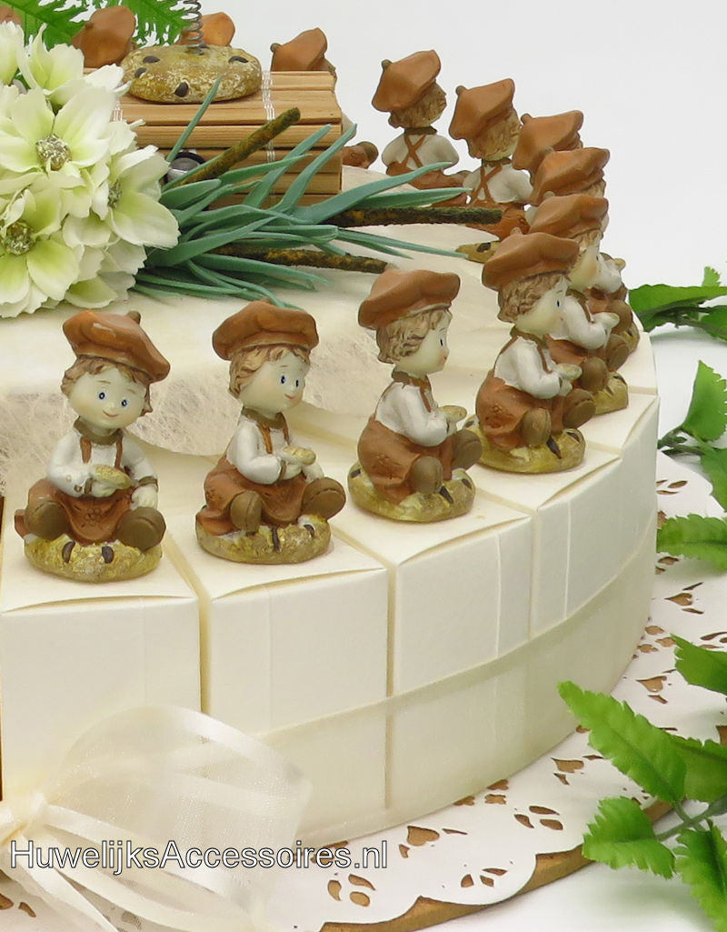 Bedankjes taart met kinderen die koekjes vast houden