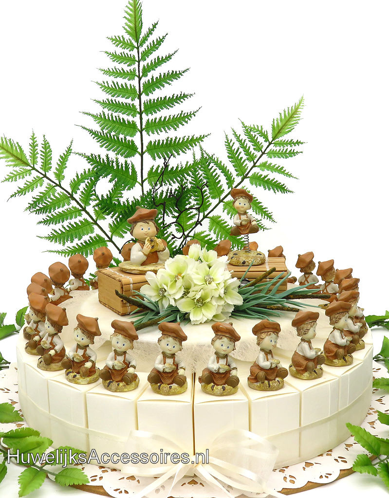 Bedankjes taart met kinderen die koekjes vast houden