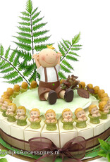 Doop bedankjes met kindertjes die in het gras zitten