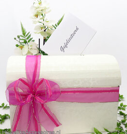 Schitterende crème enveloppendoos met fuchsia lint