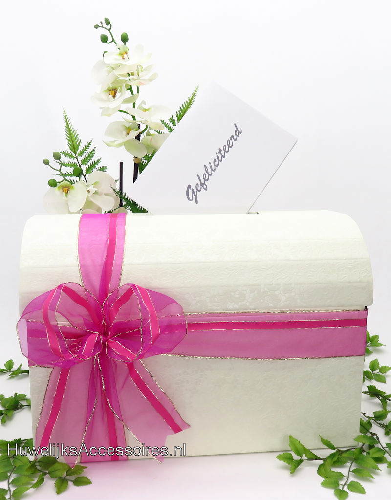 Schitterende crème enveloppendoos met fuchsia en goud lint