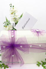 Enveloppendoos crème versierd met hartjes en paarse tule