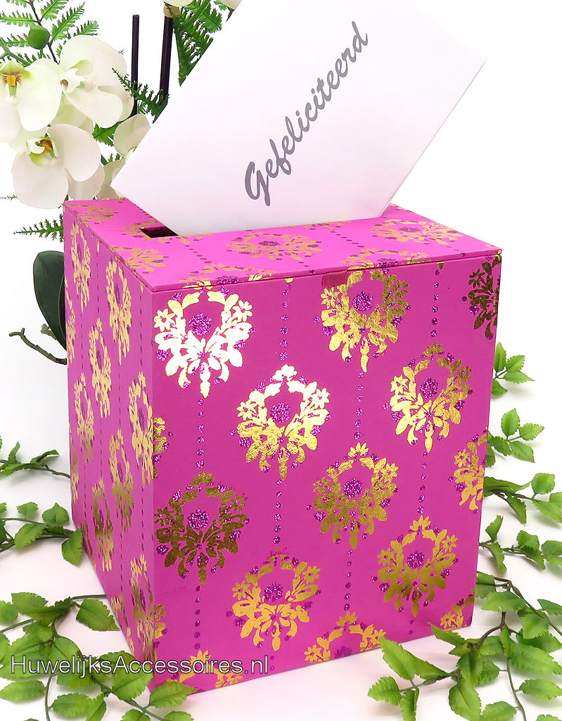Moderne enveloppendoos gedecoreerd met goud en fuchsia glitter