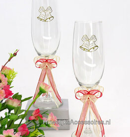 Champagneglazen met ivoor en rode lint