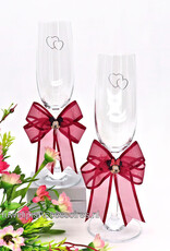 Disney Champagneglazen met Mickey en Minnie versierd met kersenrood strik