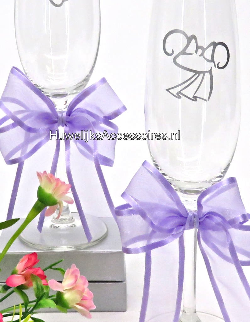 Disney Champagneglazen met Mickey en Minnie versierd met lila strikken