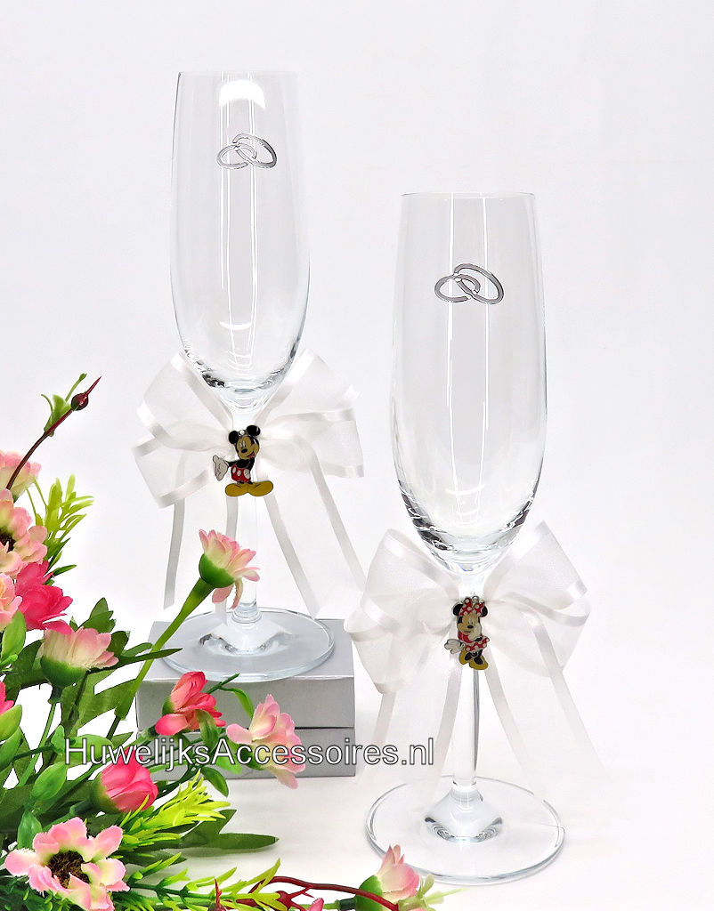 Disney Champagneglazen met Mickey en Minnie versierd met grote witte strikken