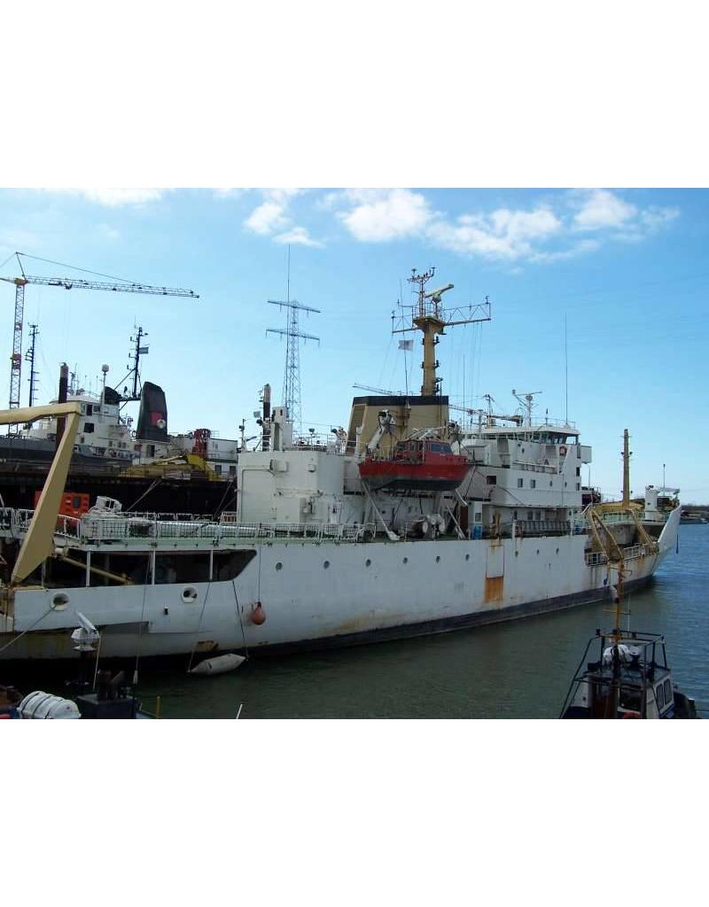 MBT 16.11.001 HrMs Oceanographic Research Vessel "Tydeman" A906 (1976)
