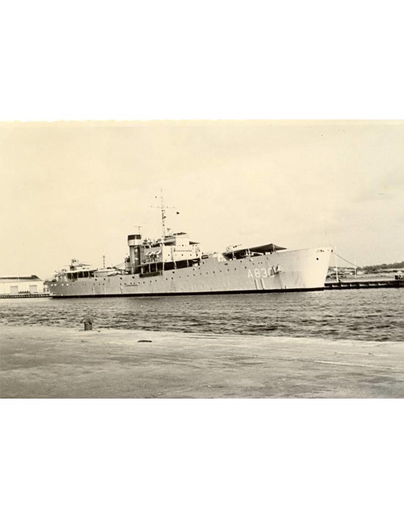 NVM 16.11.022 Voorraadschip HrMs "Pelikaan" (1948) - ex HMS "Thruster" (1943)